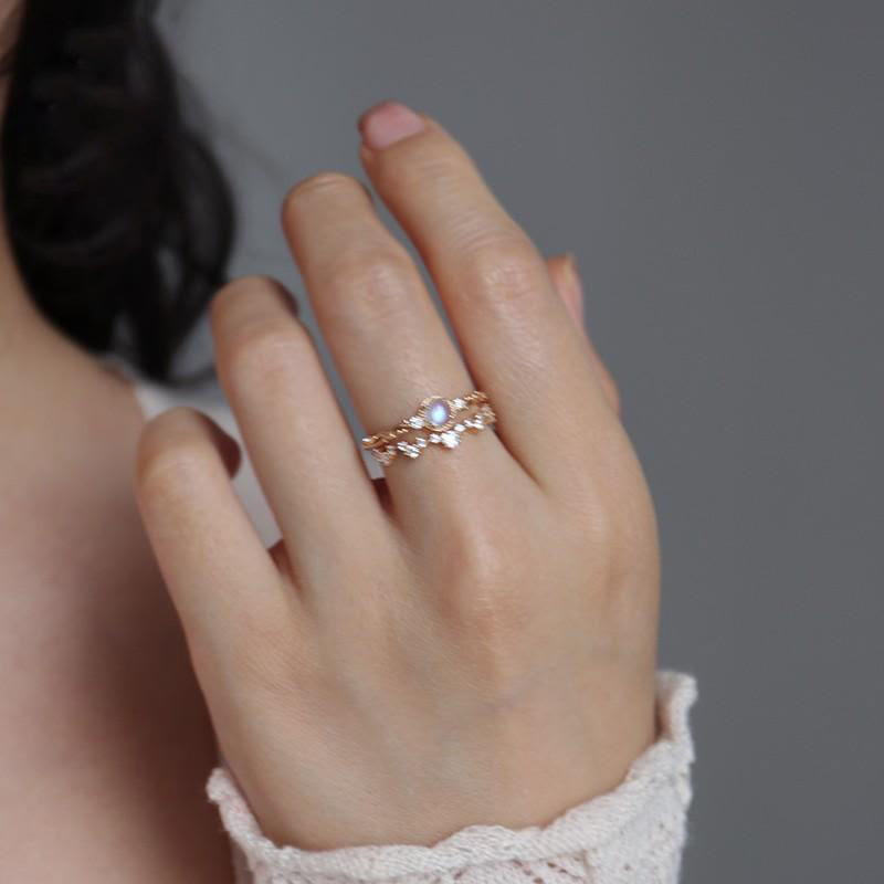 Anello delicato con zircone naturale in pietra di luna Olivenorma