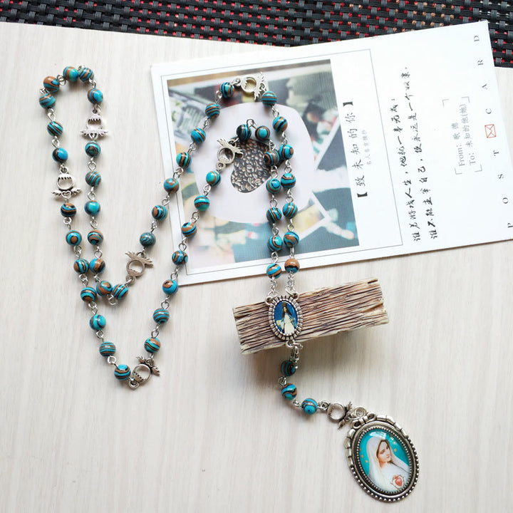 Collana con ciondolo a forma di medaglia sacra della signora in malachite e azzurrite Olivenorma