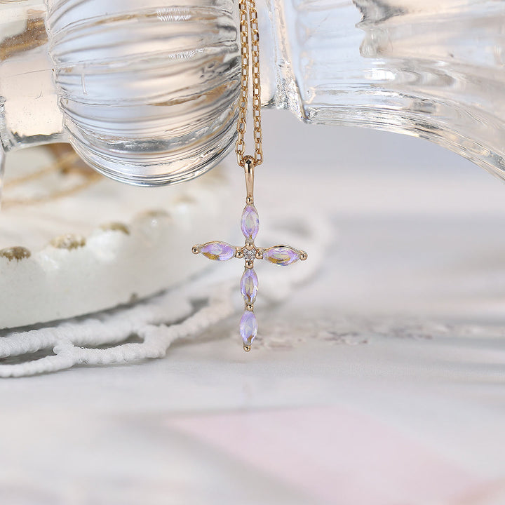 Collana con ciondolo a croce in pietra di luna e opale artificiale Olivenorma