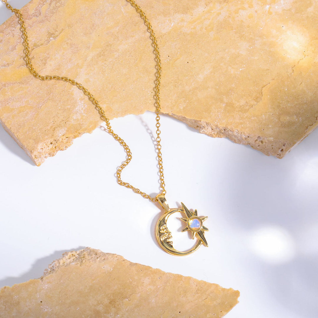 Collana con clavicola a forma di stella e luna in opale naturale Olivenorma