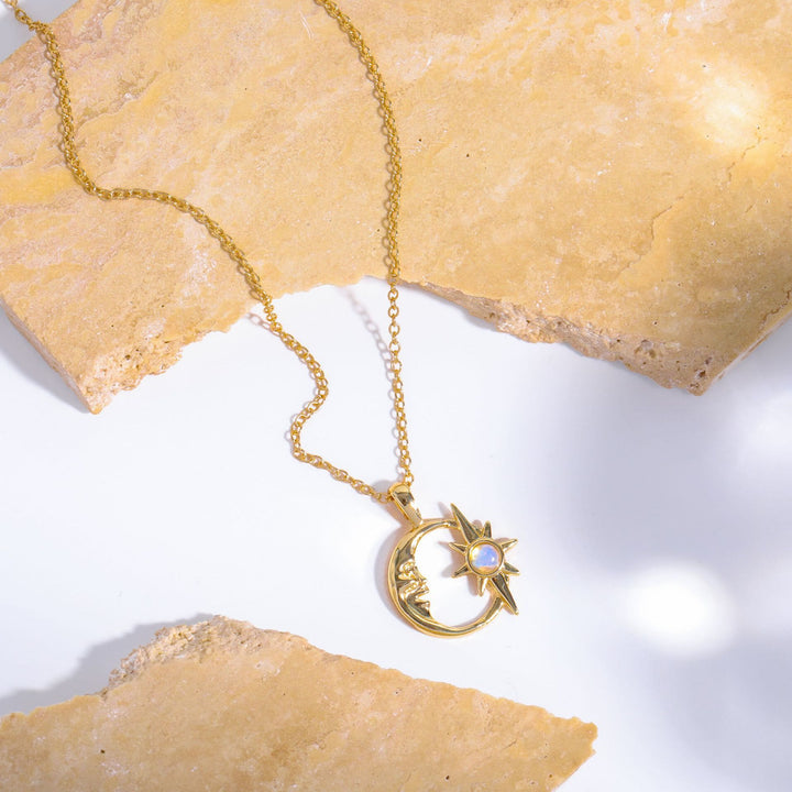 Collana con clavicola a forma di stella e luna in opale naturale Olivenorma