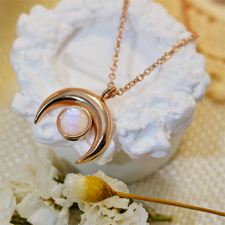 Collana con ciondolo a forma di luna in pietra di luna naturale Olivenorma