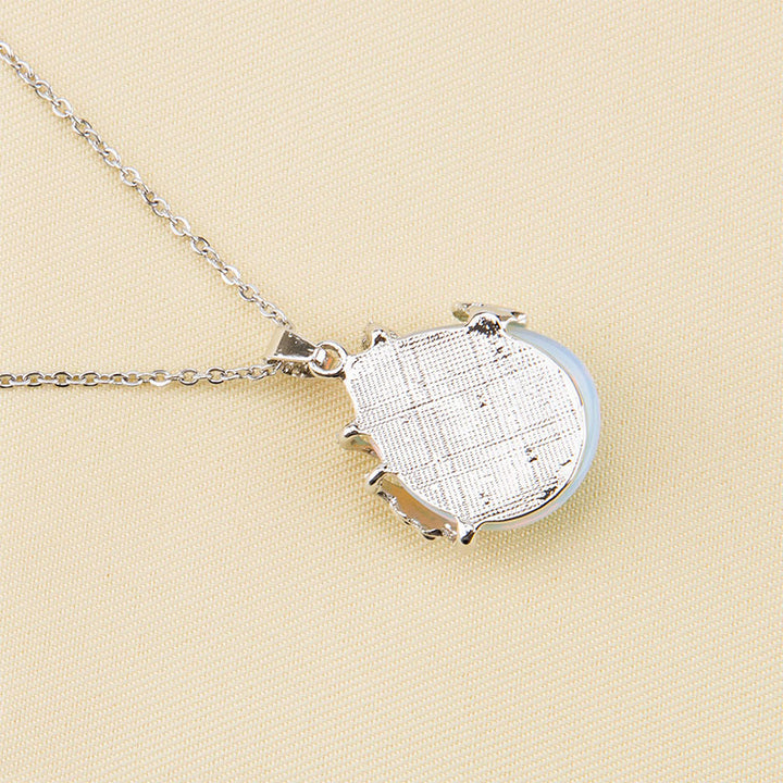 Collana con pietre preziose e ali di farfalla in cristallo