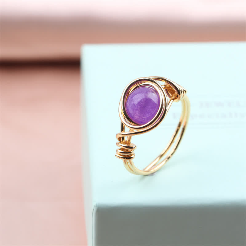 Anello di cristallo curativo avvolto in filo