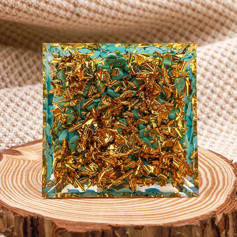 Buddha Olivenorma con piramide di orgone in equilibrio turchese naturale