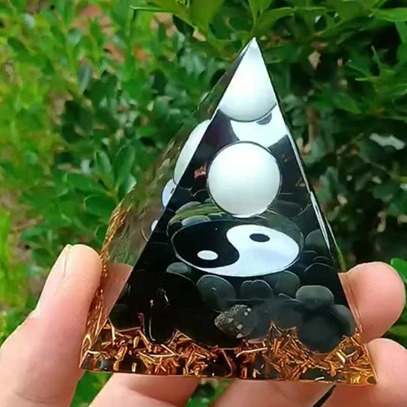 Piramide di giada bianca con ossidiana Olivenorma orgone curativo