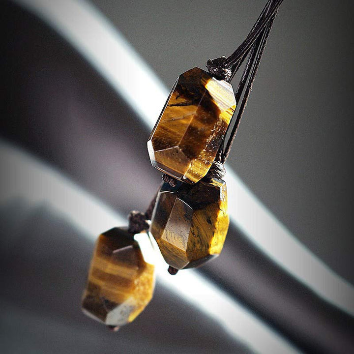 Collana con pietra preziosa di protezione naturale dell'occhio di tigre