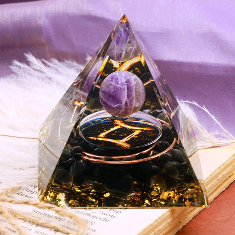 Sfera di ametista Olivenorma con piramide di orgone dello zodiaco Gemelli in ossidiana 