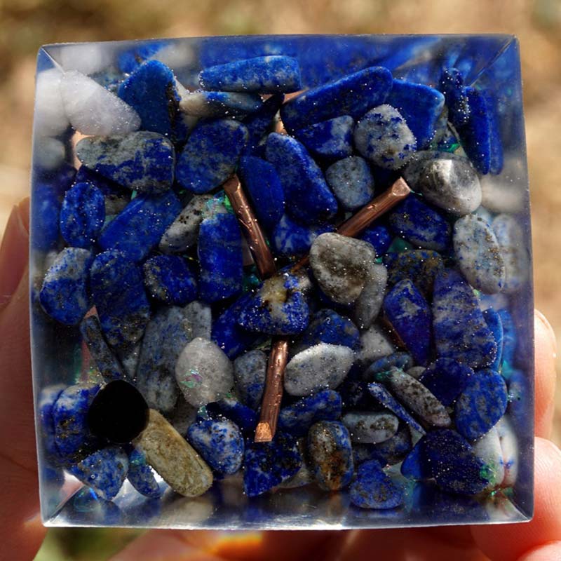 Olivenorma Lapislazzuli con piramide di orgone albero della vita turchese 
