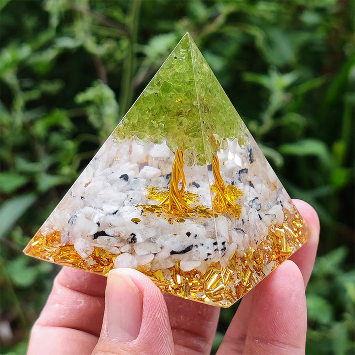 Pietra di luna Olivenorma con piramide di orgone dell'albero della vita di peridoto