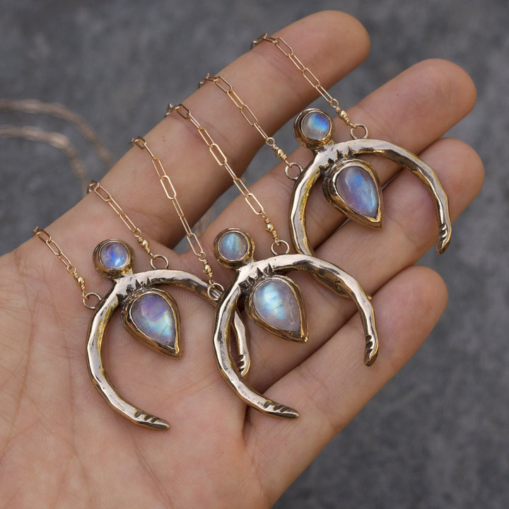Collana Olivenorma con mezzaluna in oro e pietra di luna