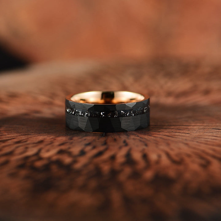 Anello Olivenorma in carburo di tungsteno con tormalina nera da 8 mm