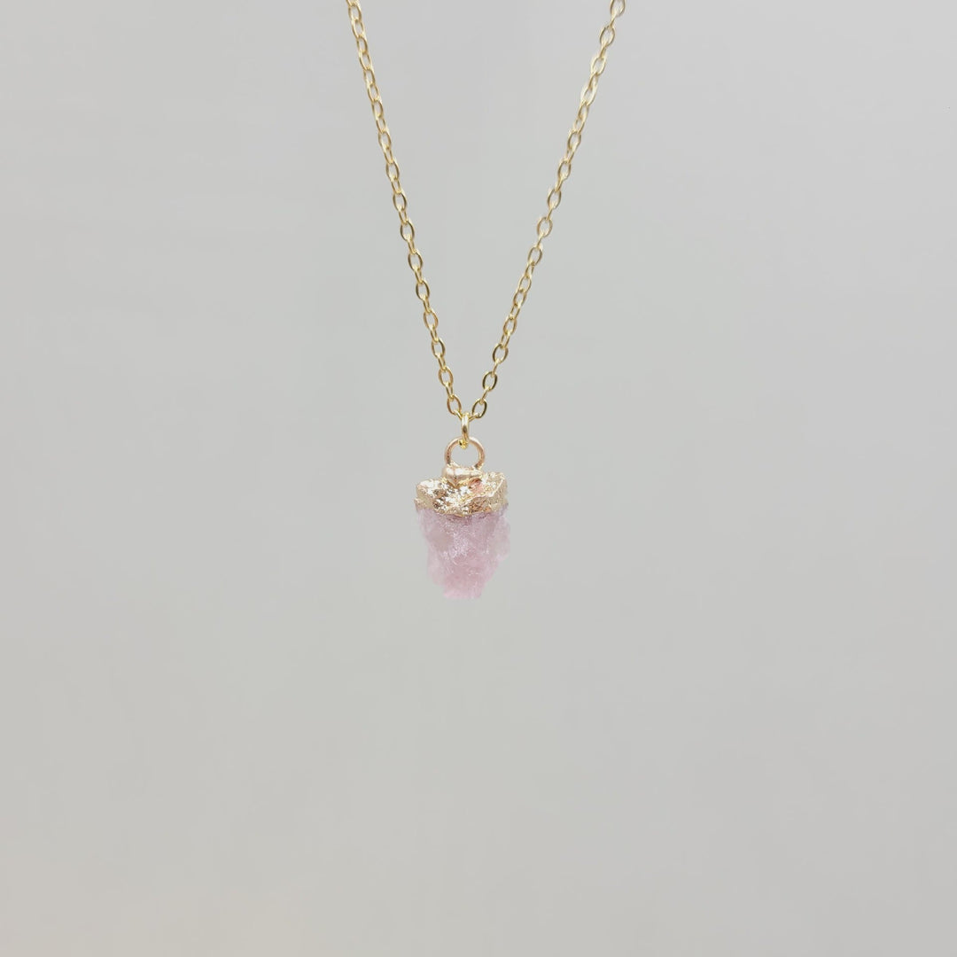Collana con pietra preziosa grezza di cristallo irregolare Olivenorma 