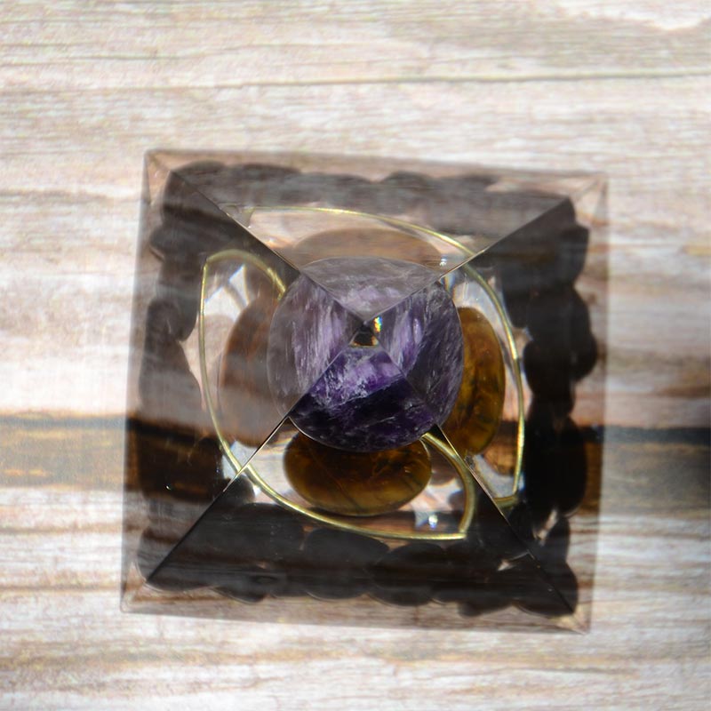 Sfera di ametista Olivenorma con piramide di orgone in ossidiana occhio di tigre 