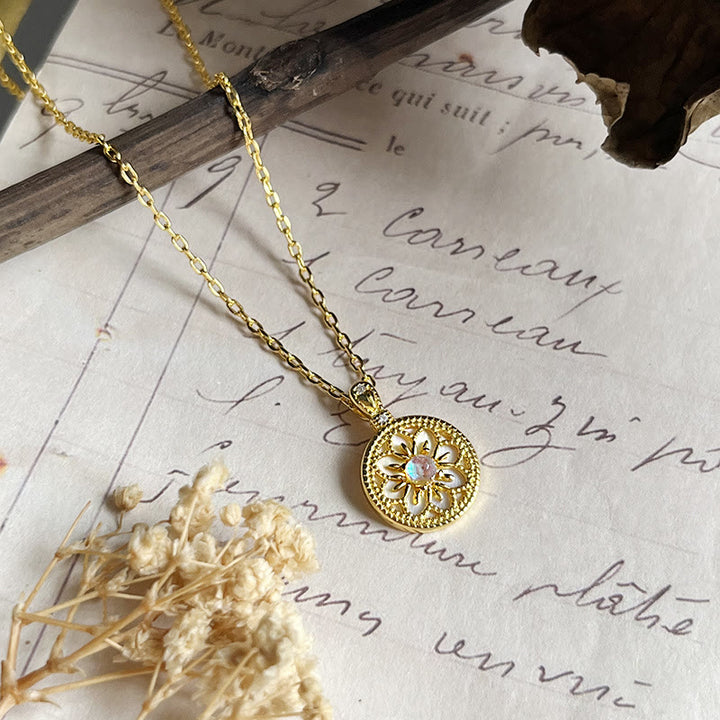 Collana con ciondolo rotondo a forma di fiore in pietra di luna Olivenorma