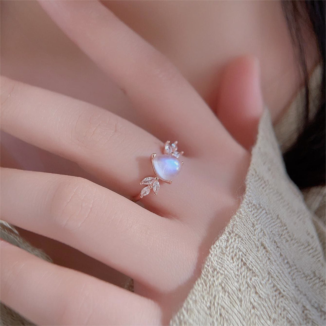 Anello in oro rosa a forma di goccia con zircone bianco e pietra di luna Olivenorma 