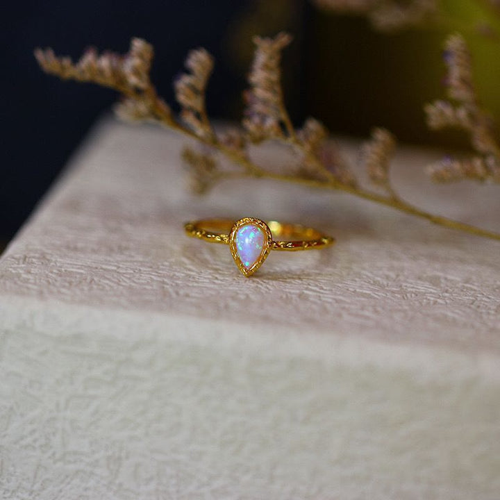 Anello vintage "Water Drop" Olivenorma con opale 