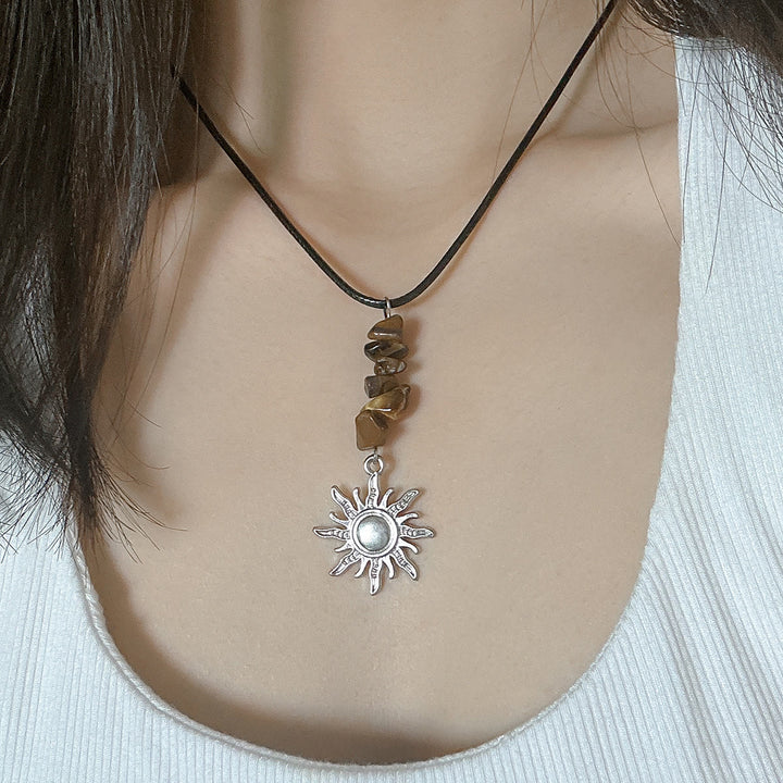 Collana in filo di cera di pelle con nappa a farfalla in pietra naturale Olivenorma