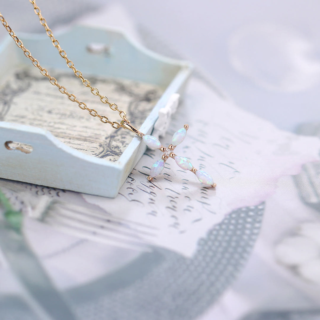 Collana con ciondolo a croce in pietra di luna e opale artificiale Olivenorma