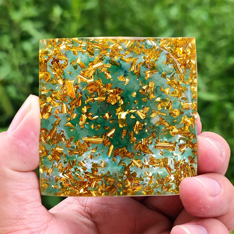Piramide di orgone dello zodiaco del Toro in ametista Olivenorma con avventurina verde 