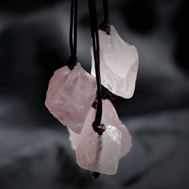 Collana con pietra preziosa di quarzo rosa naturale
