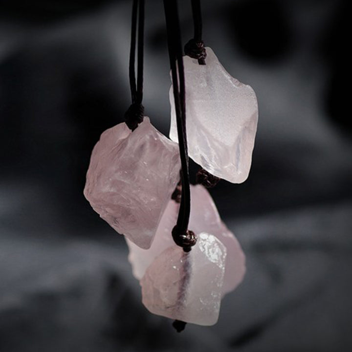 Collana con pietra preziosa di quarzo rosa naturale