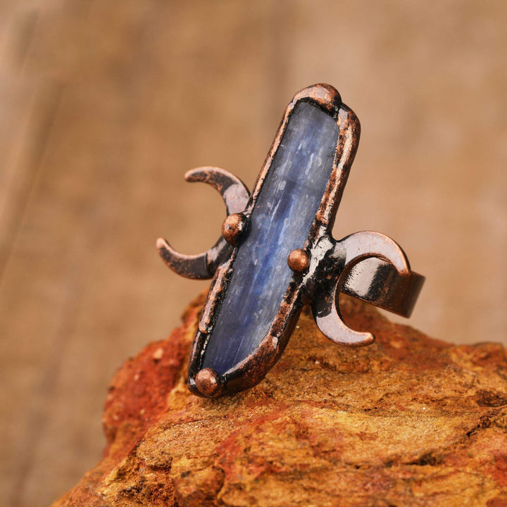Anello regolabile con doppia luna curativa in cianite Olivenorma