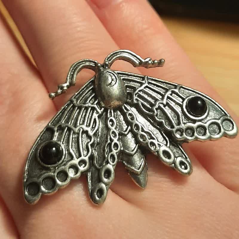 Olivenorma con pietre preziose Luna Moth Anello Strega