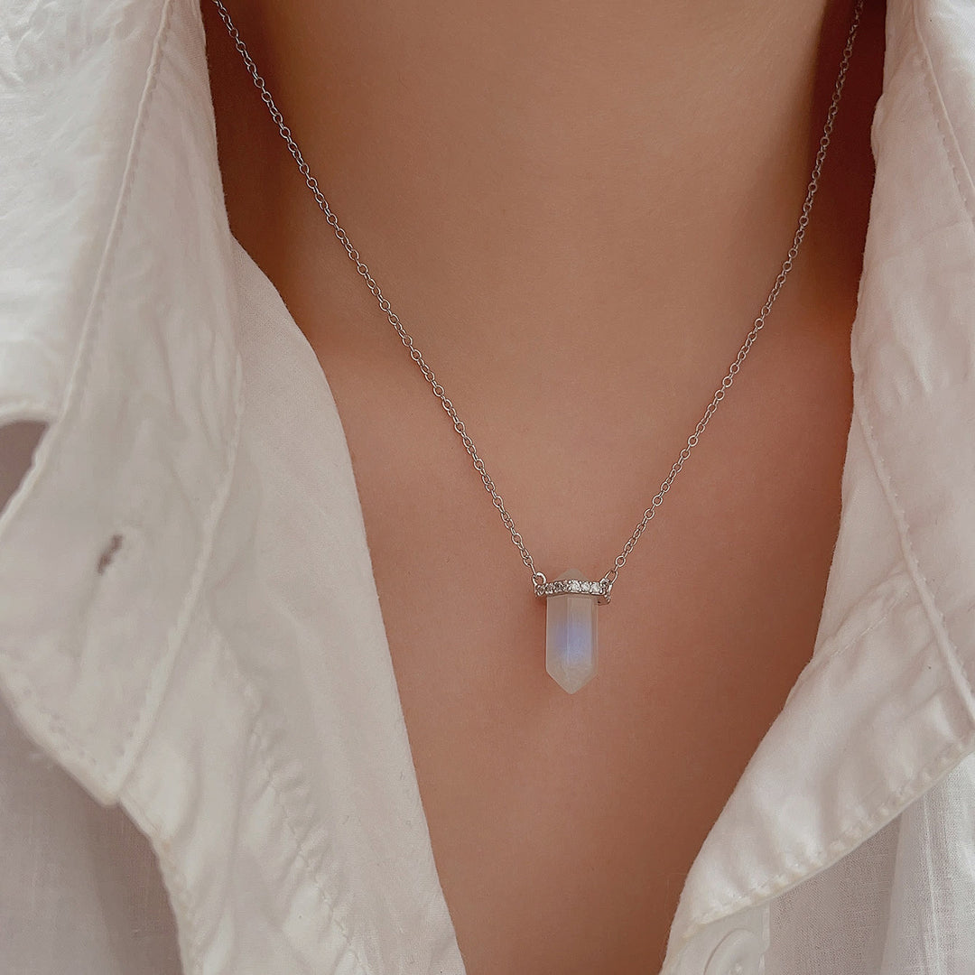 Collana con ciondolo in cristallo di pietra lunare a colonna esagonale Olivenorma S925 