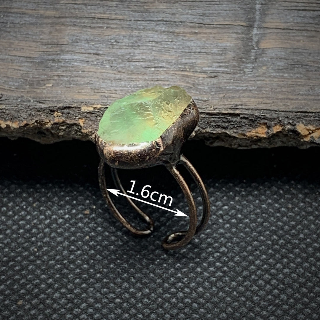 Anello regolabile Olivenorma con dodici pietre portafortuna in pietra grezza irregolare naturale 