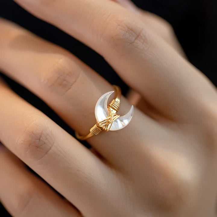 Olivenorma Nacre Crescent Anello aperto regolabile