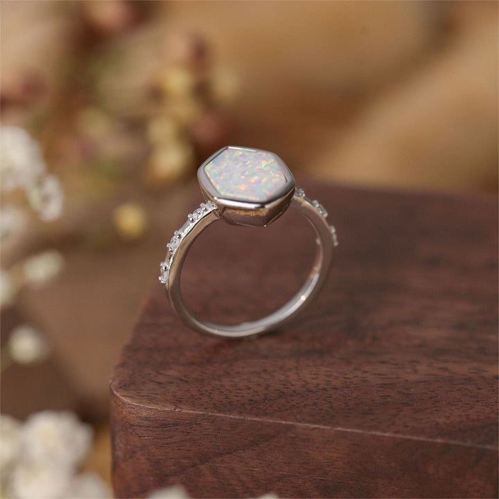 Anello Olivenorma Hexagon Opal Zircone grezzo