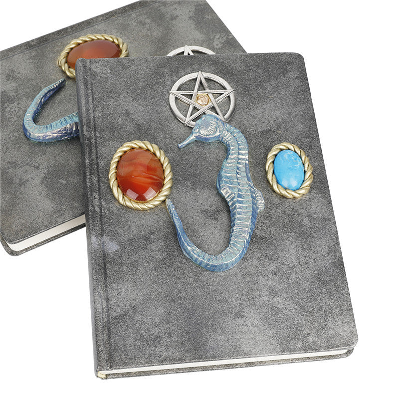 Olivenorma Quaderno decorativo con motivo cavalluccio marino turchese e agata rossa - image 4