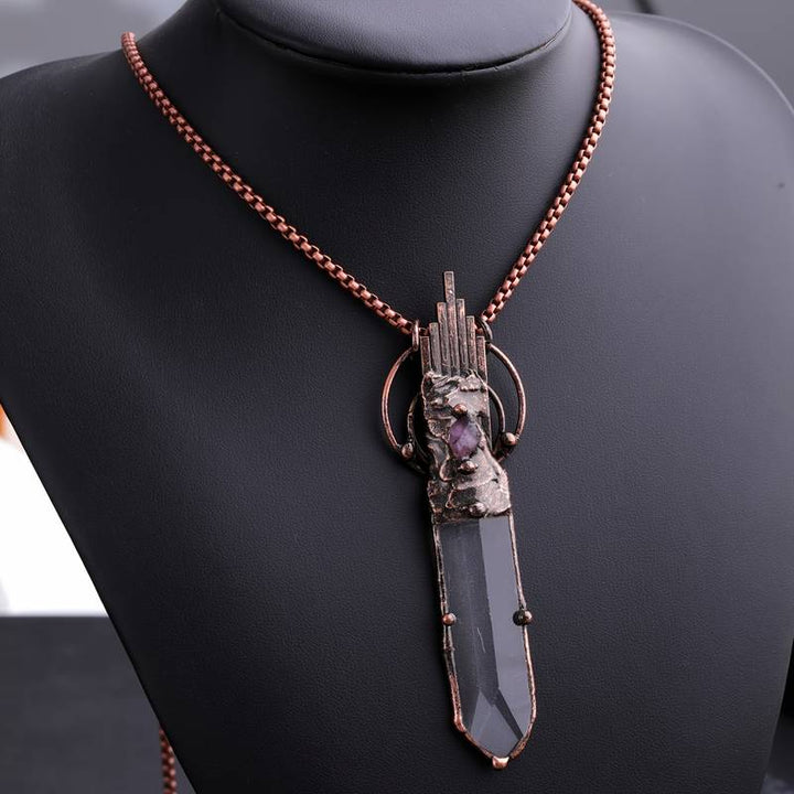 Collana con ciondolo in pietra preziosa con spada vintage in rame e cristallo trasparente Olivenorma