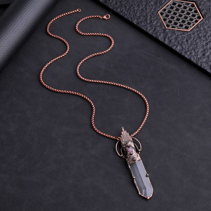 Collana con ciondolo in pietra preziosa con spada vintage in rame e cristallo trasparente Olivenorma