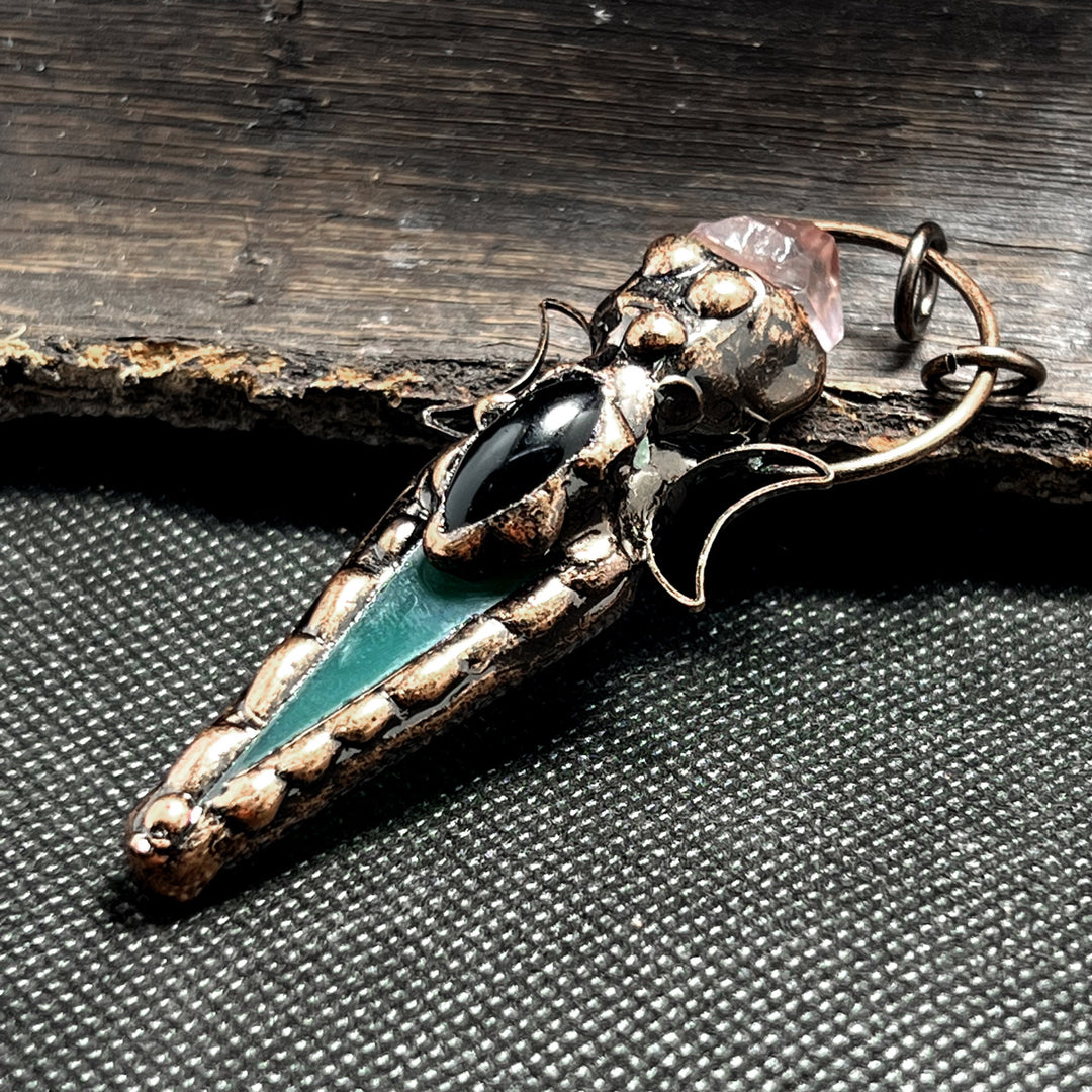 Collana con ciondolo in cristallo a doppia luna con freccia in rame Olivenorma e pietre preziose