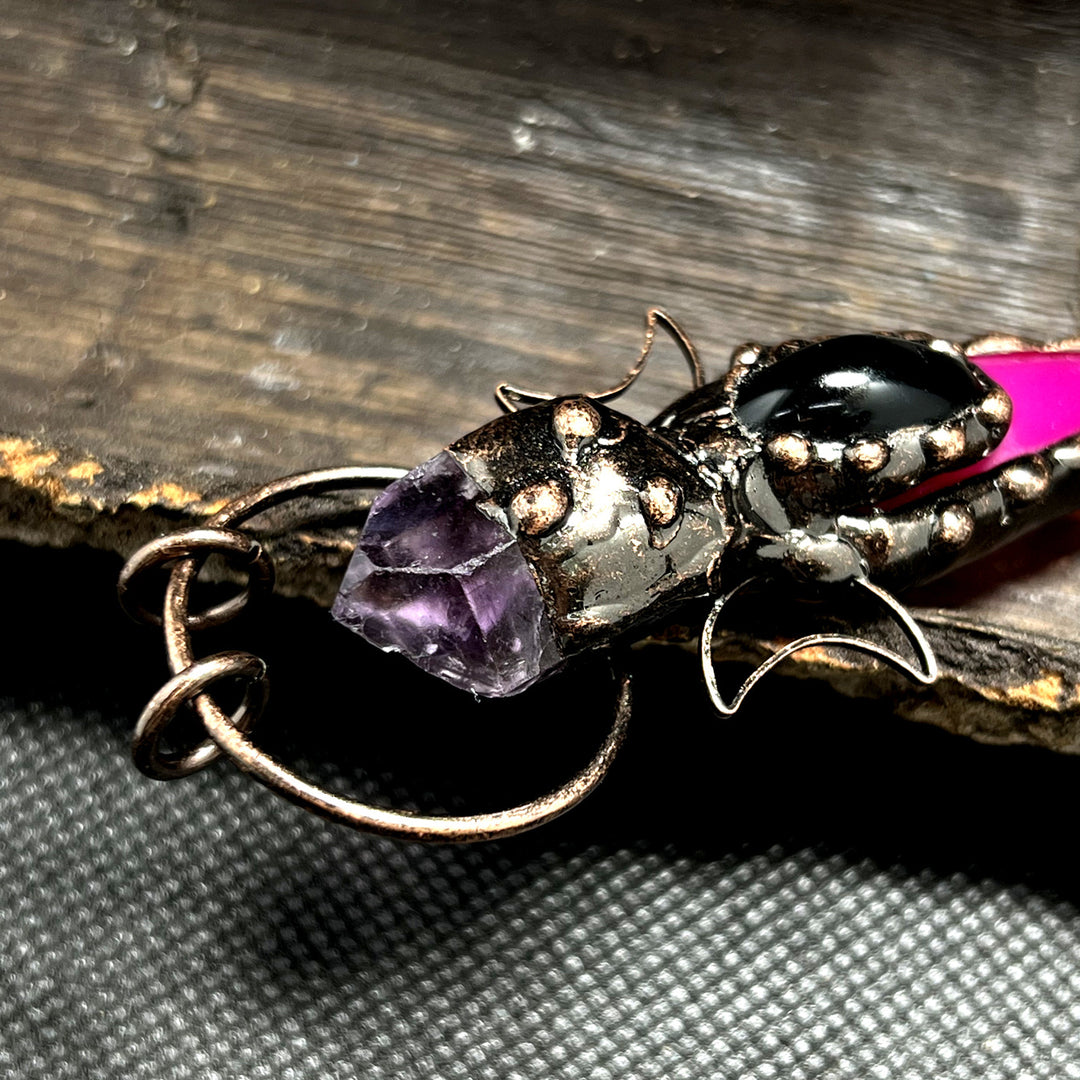 Collana con ciondolo in cristallo a doppia luna con freccia in rame Olivenorma e pietre preziose