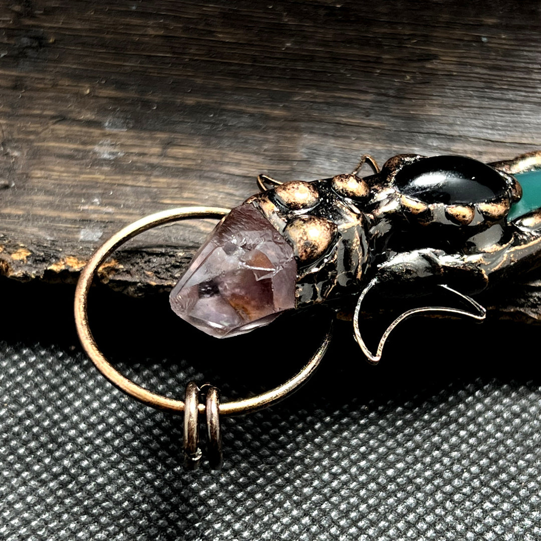 Collana con ciondolo in cristallo a doppia luna con freccia in rame Olivenorma e pietre preziose