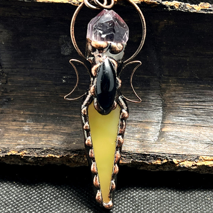 Collana con ciondolo in cristallo a doppia luna con freccia in rame Olivenorma e pietre preziose