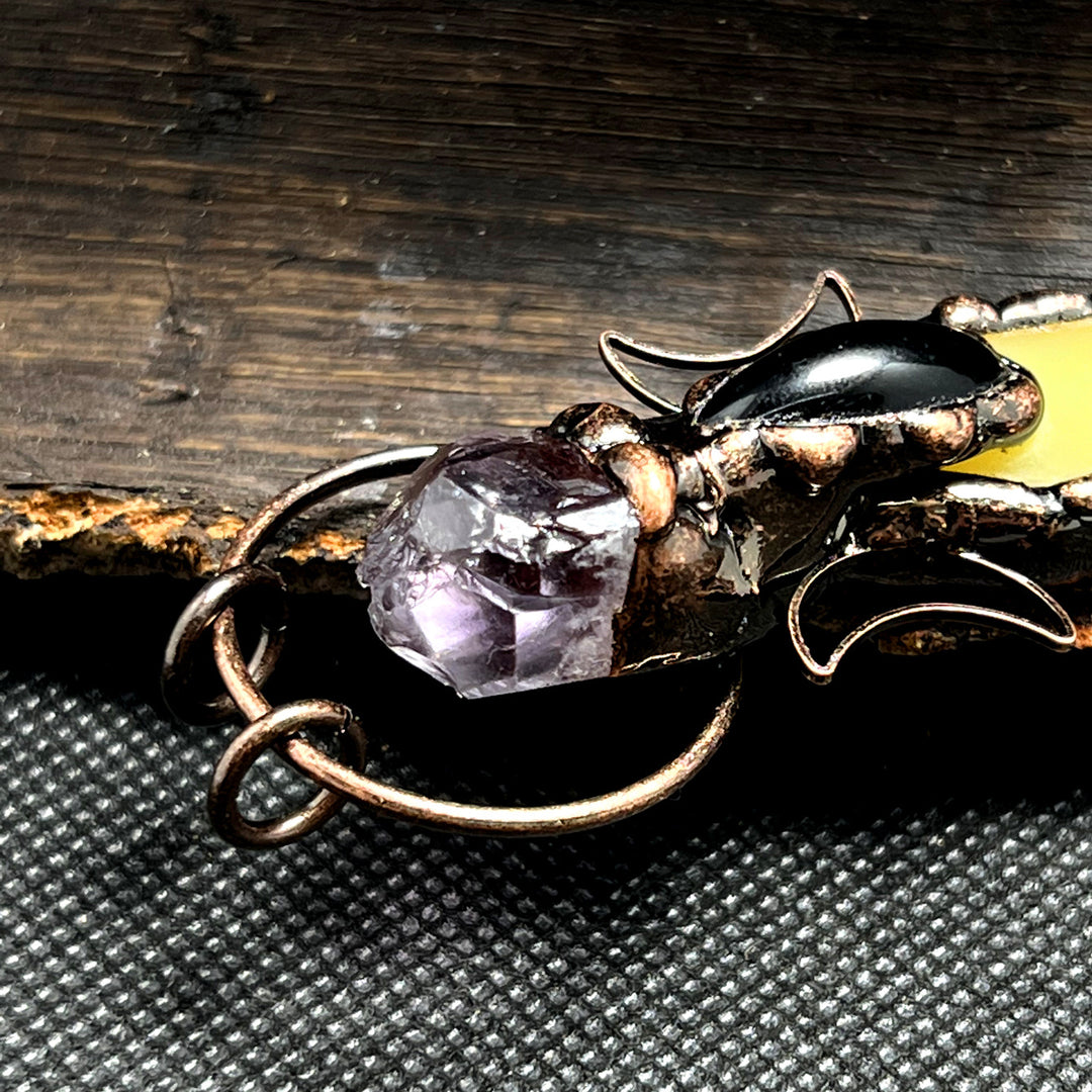 Collana con ciondolo in cristallo a doppia luna con freccia in rame Olivenorma e pietre preziose