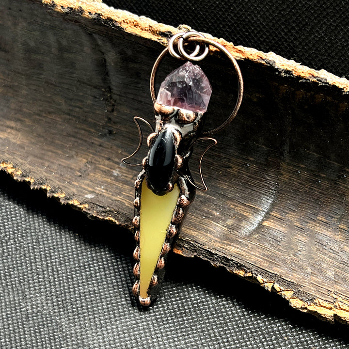 Collana con ciondolo in cristallo a doppia luna con freccia in rame Olivenorma e pietre preziose