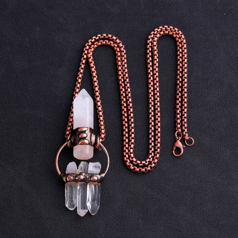 Collana con pietra preziosa esagonale a pilastro irregolare in quarzo trasparente Olivenorma