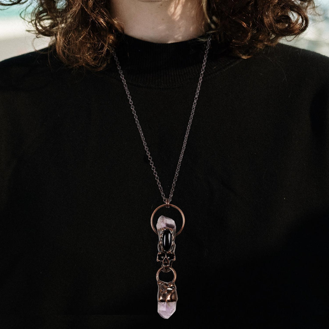 Collana con ciondolo in pietra preziosa con teschio in onice nero e ametista Olivenorma