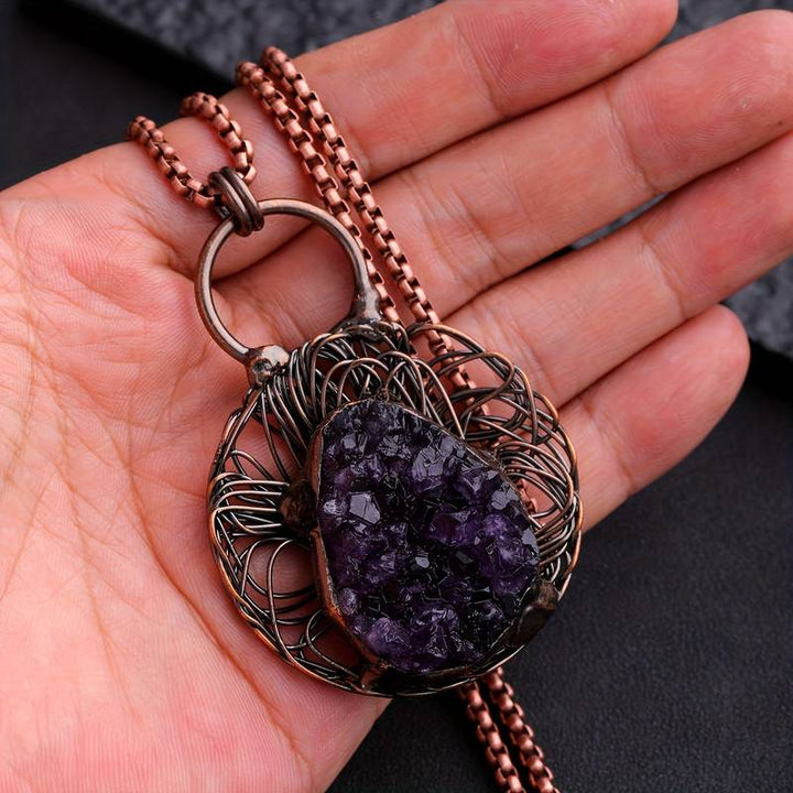 Collana Olivenorma con pietra preziosa di ametista irregolare intarsiata e filo avvolto
