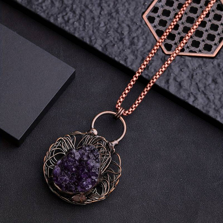 Collana Olivenorma con pietra preziosa di ametista irregolare intarsiata e filo avvolto