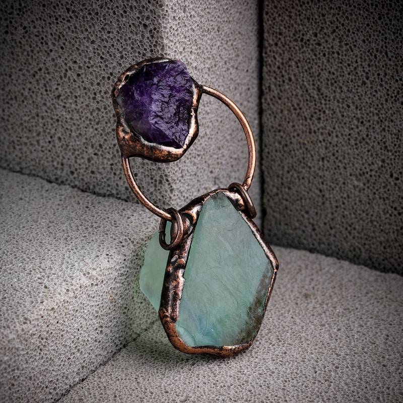 Collana con pietra preziosa irregolare di fluorite verde e ametista Olivenorma