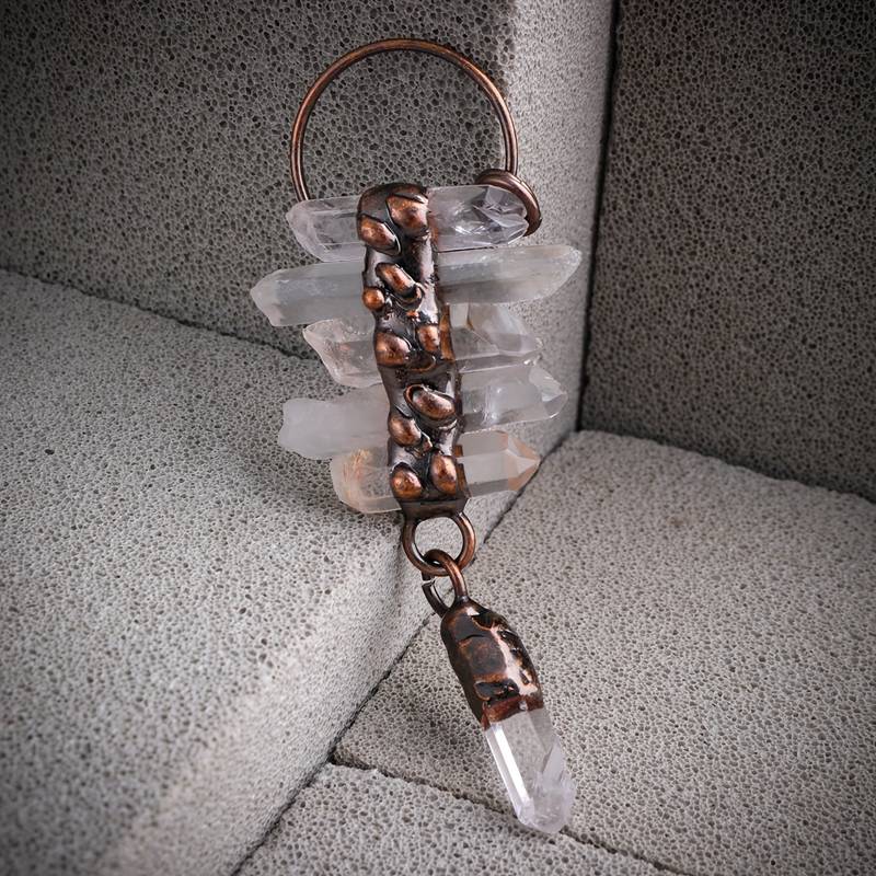 Collana con pietre preziose a nappa in quarzo ialino irregolare Olivenorma, composta da sei pezzi