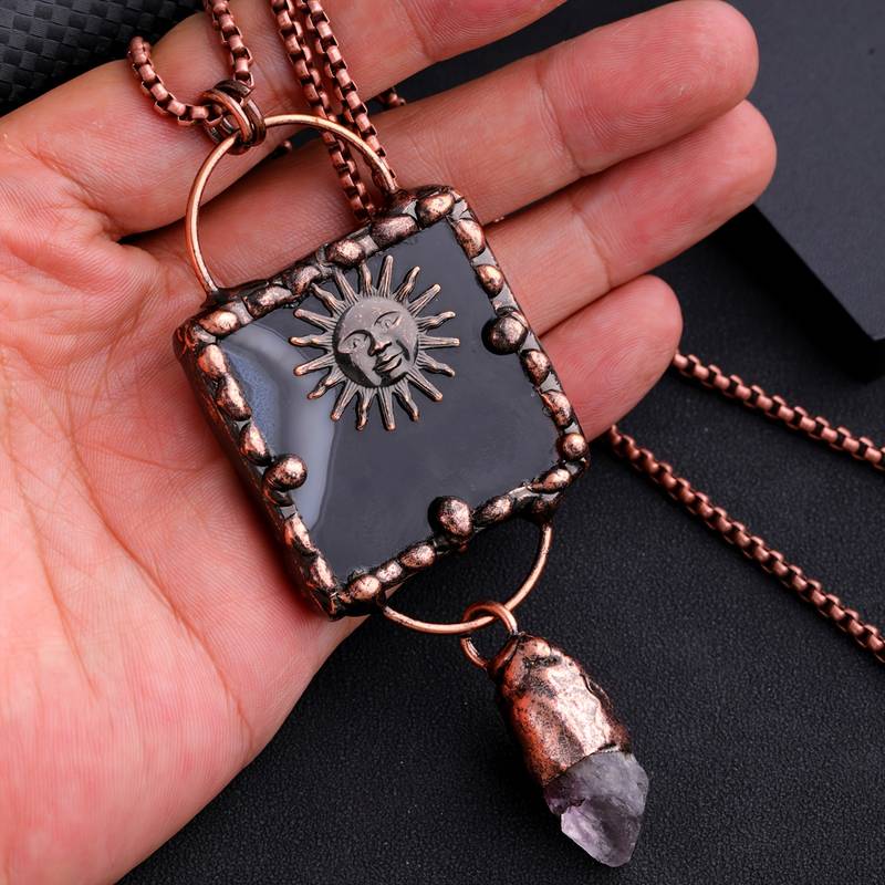 Collana con pietra preziosa irregolare in agata nera e ametista del dio del sole Olivenorma