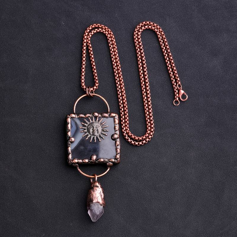 Collana con pietra preziosa irregolare in agata nera e ametista del dio del sole Olivenorma