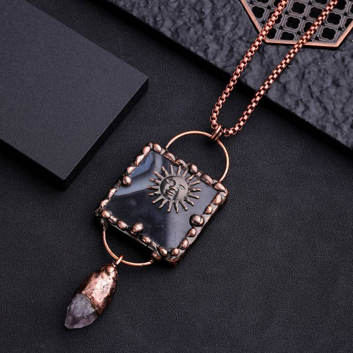 Collana con pietra preziosa irregolare in agata nera e ametista del dio del sole Olivenorma